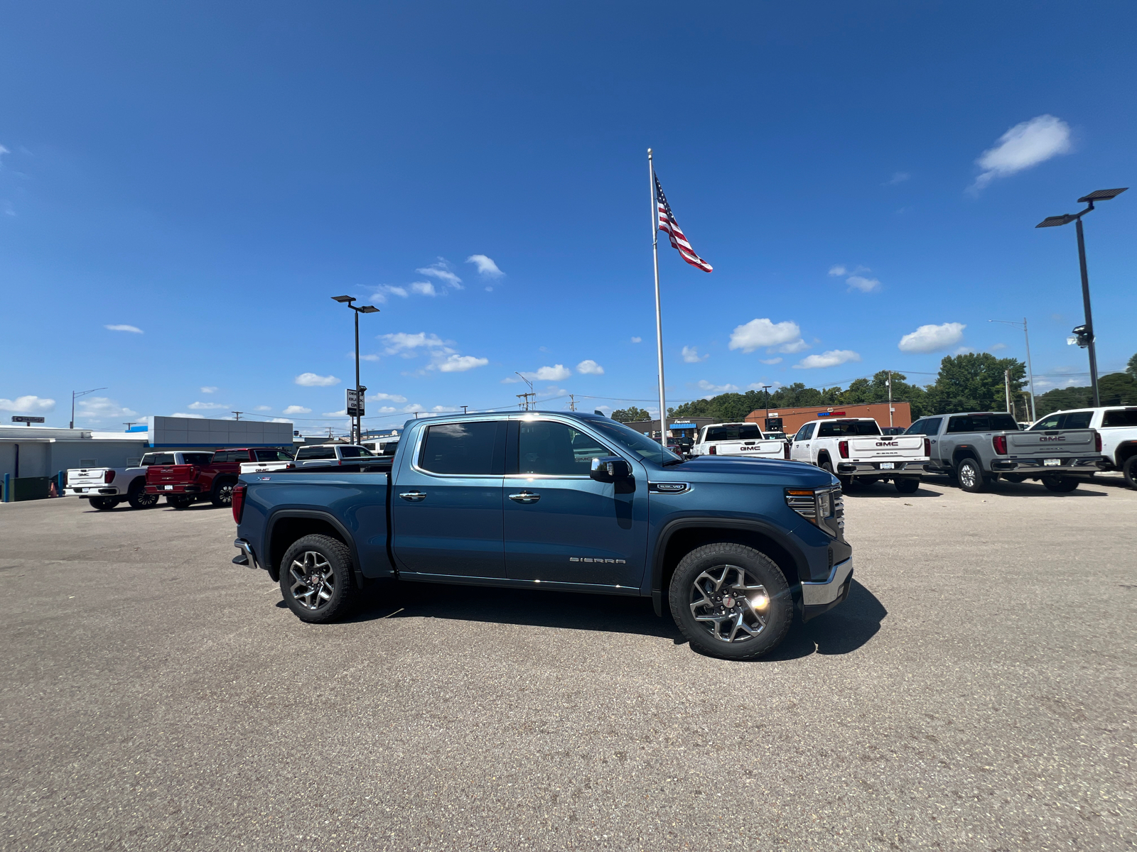 2024 GMC Sierra 1500 SLT 2