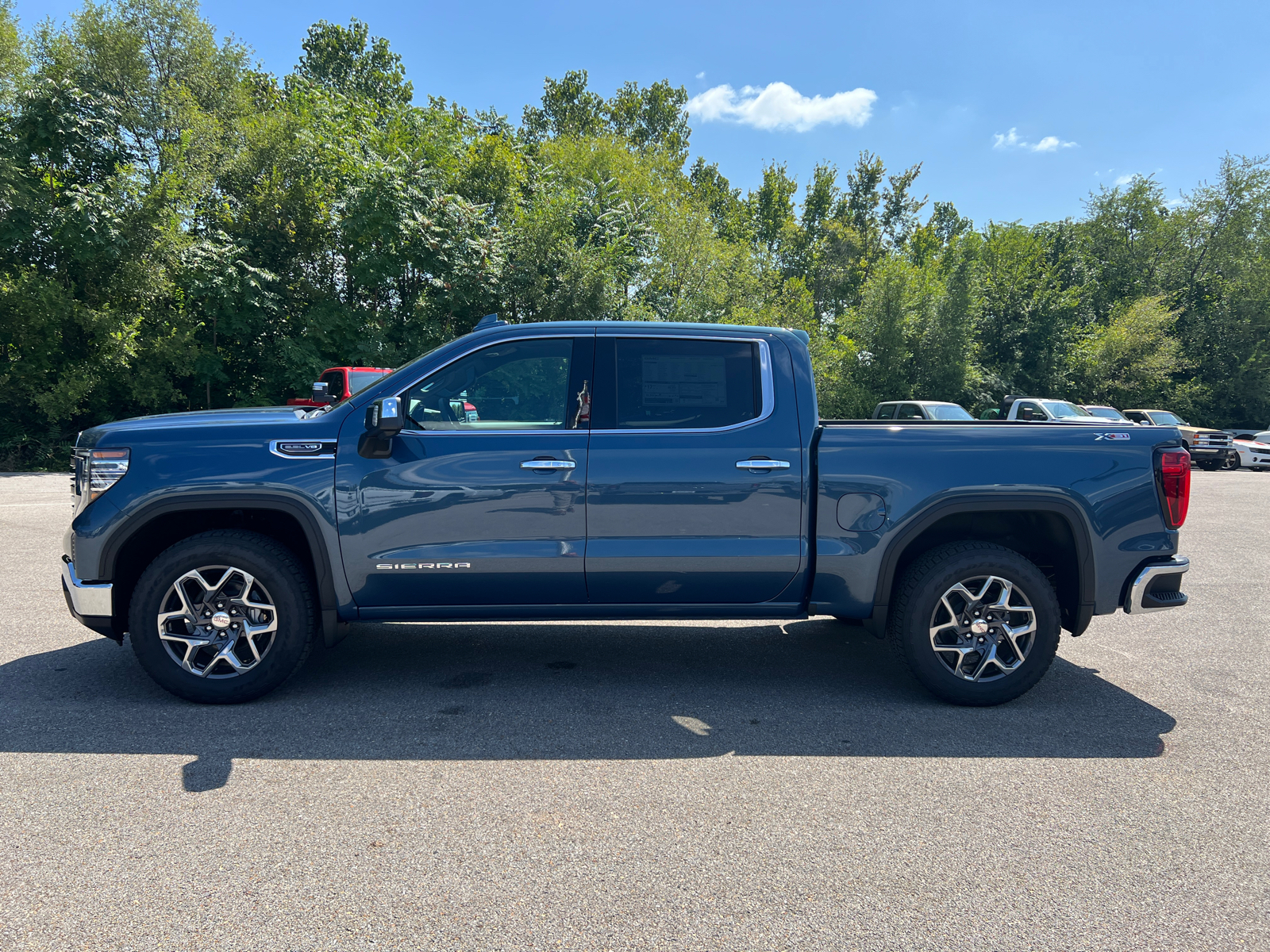 2024 GMC Sierra 1500 SLT 9