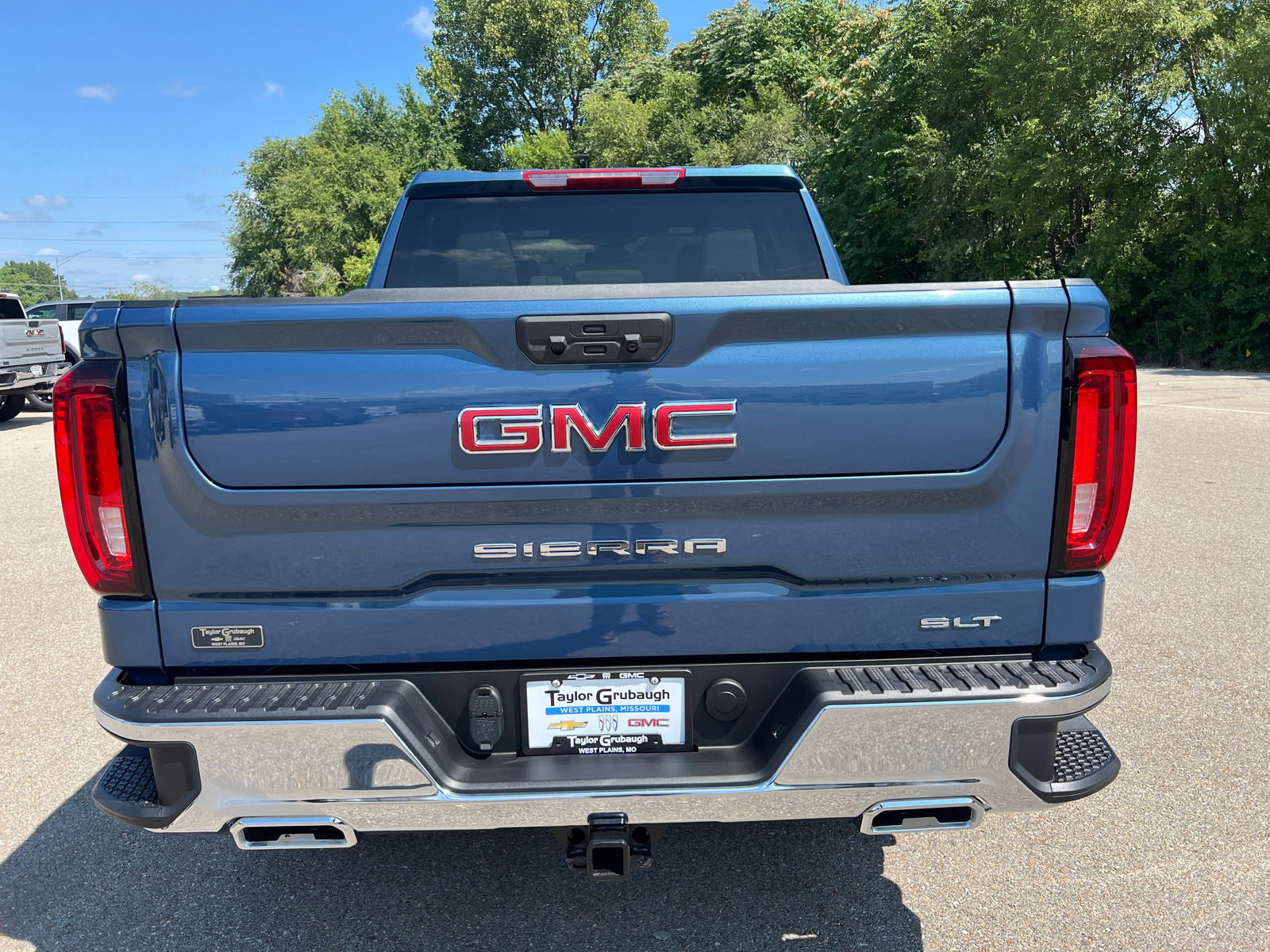 2024 GMC Sierra 1500 SLT 12