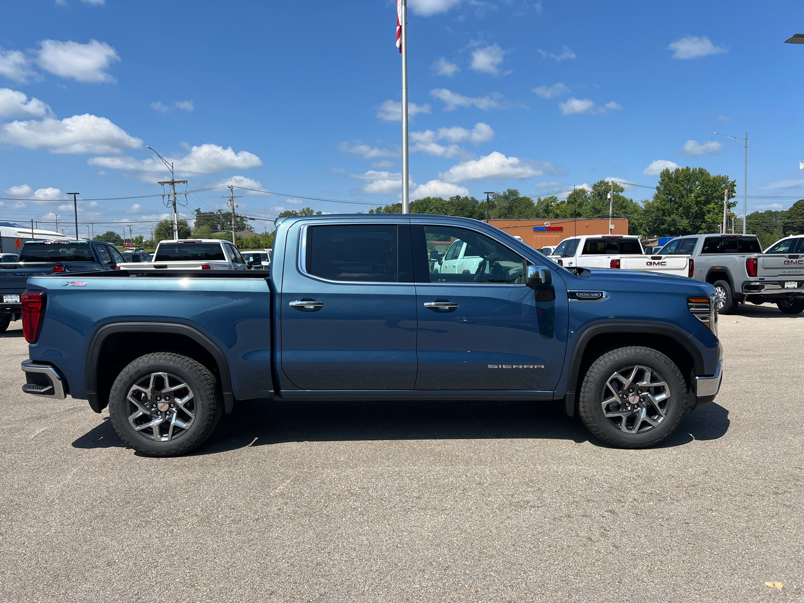 2024 GMC Sierra 1500 SLT 17