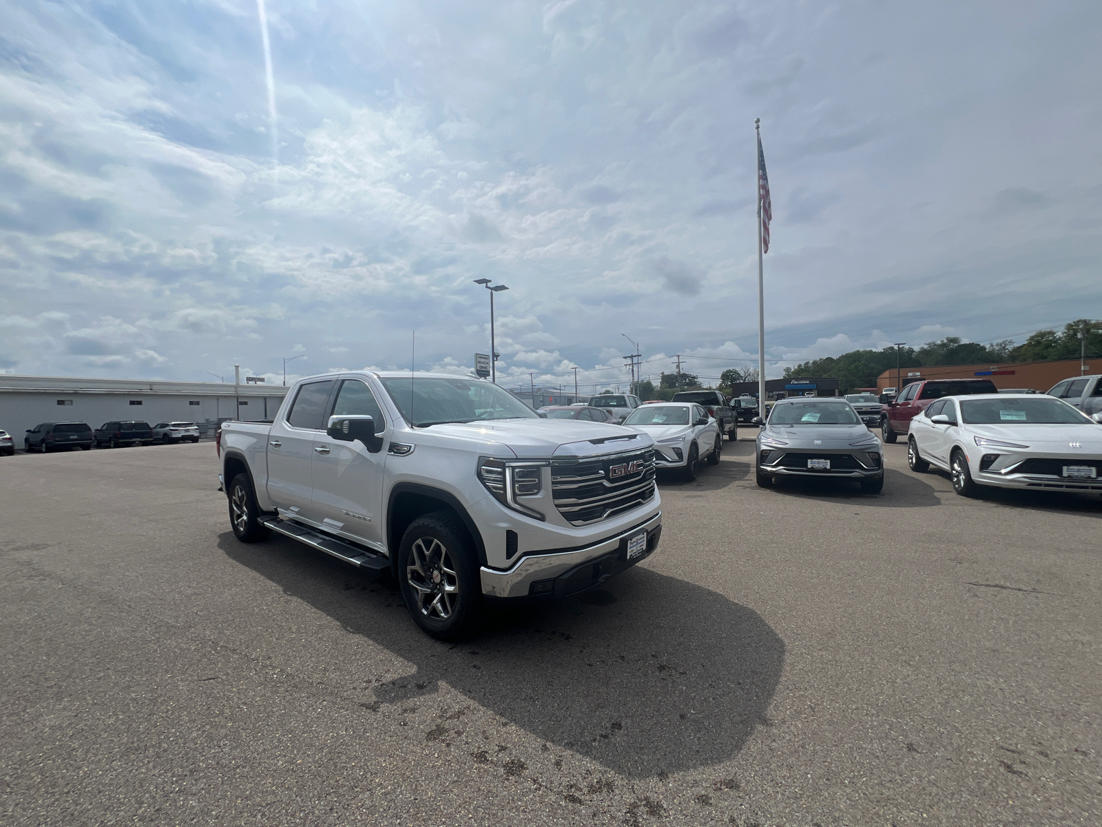 2024 GMC Sierra 1500 SLT 2