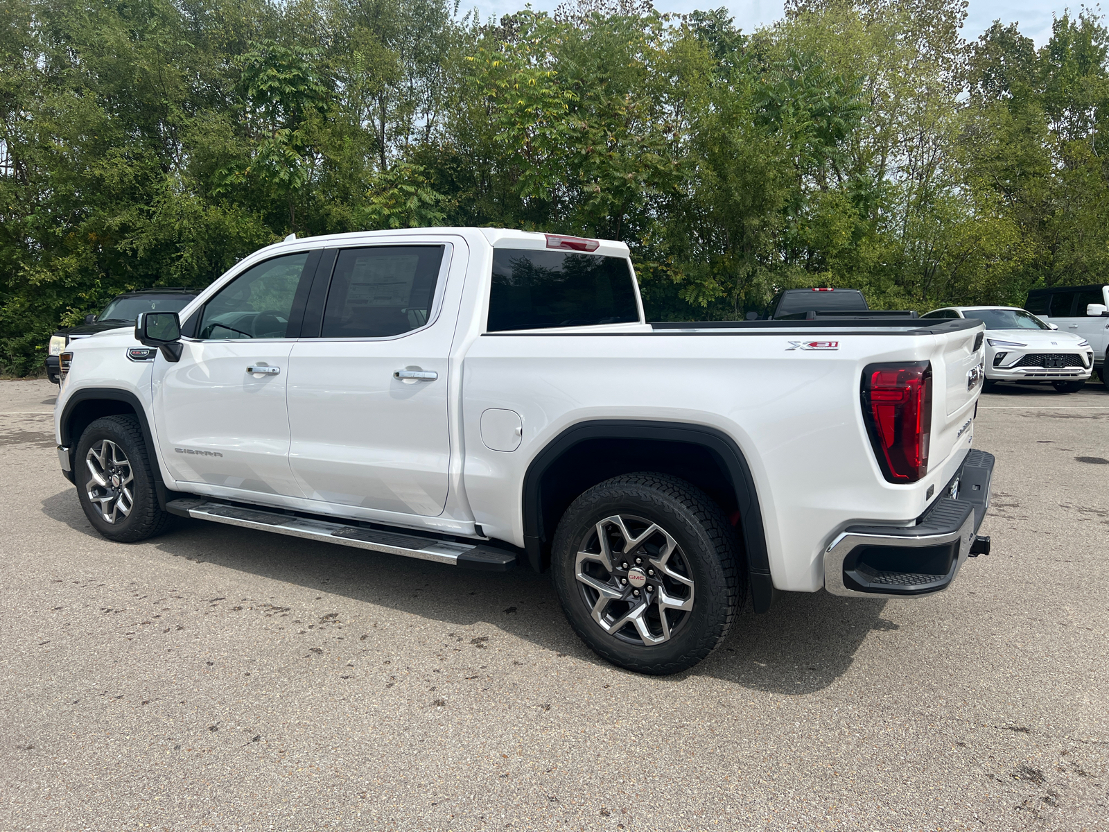 2024 GMC Sierra 1500 SLT 10