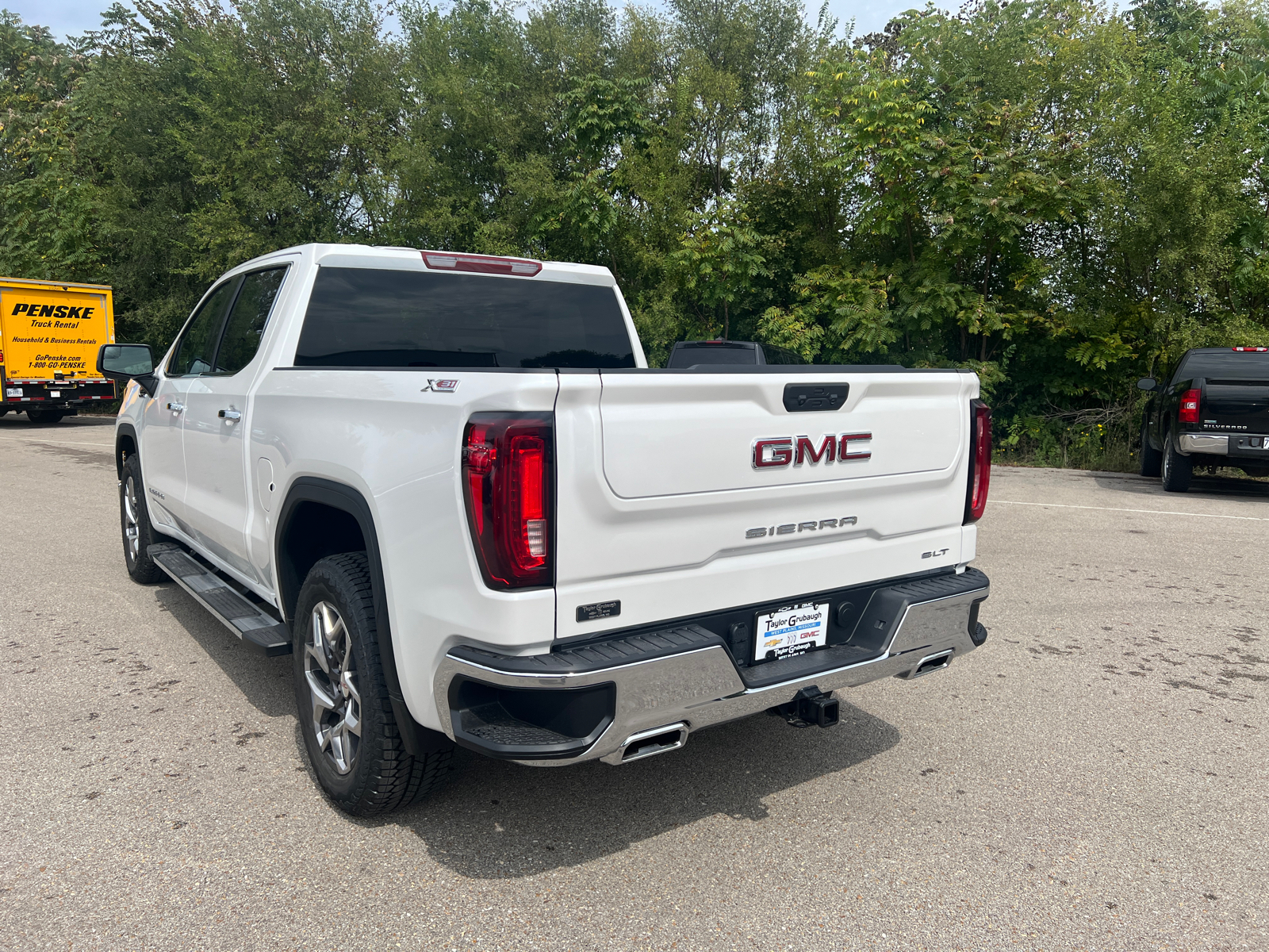 2024 GMC Sierra 1500 SLT 11