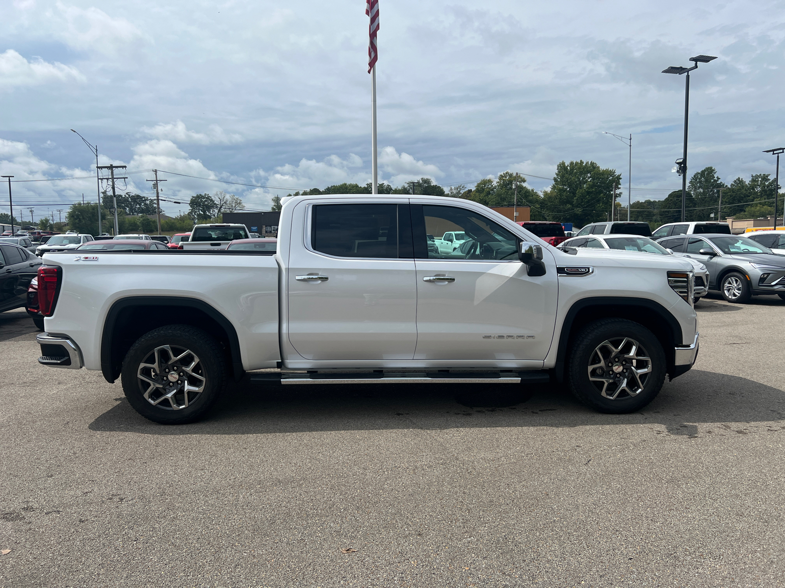 2024 GMC Sierra 1500 SLT 16