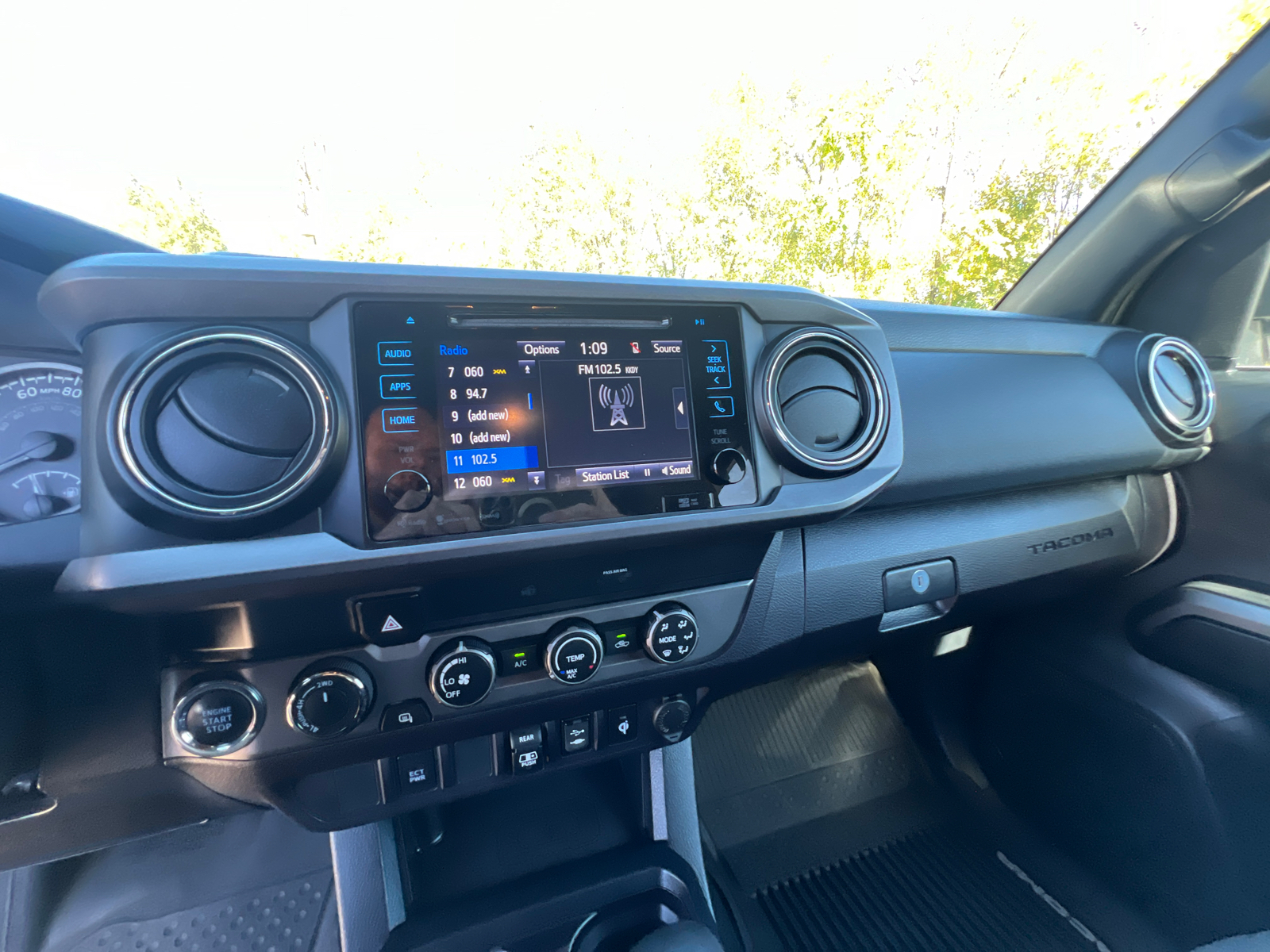 2019 Toyota Tacoma 4WD  24