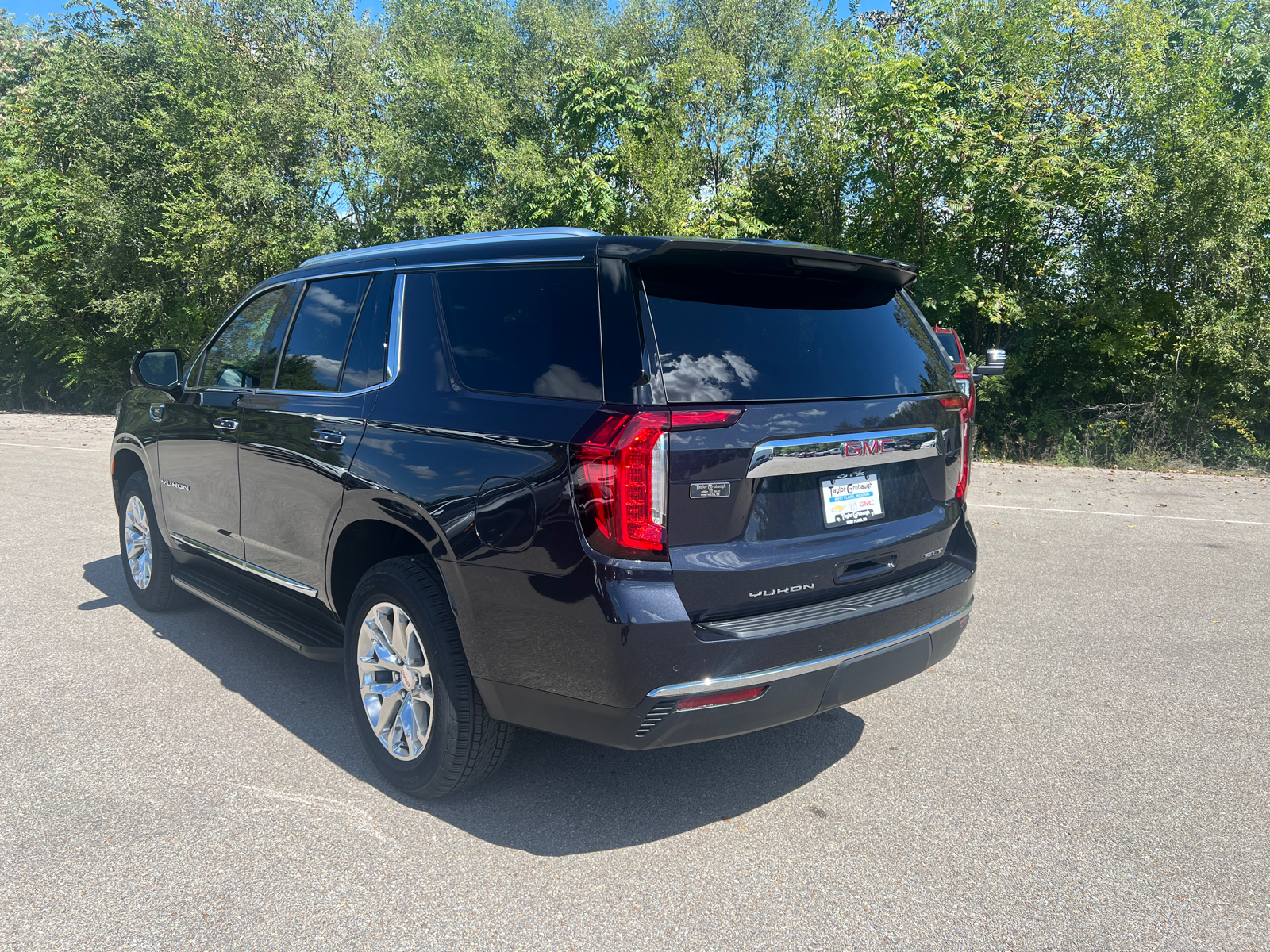 2024 GMC Yukon SLT 11