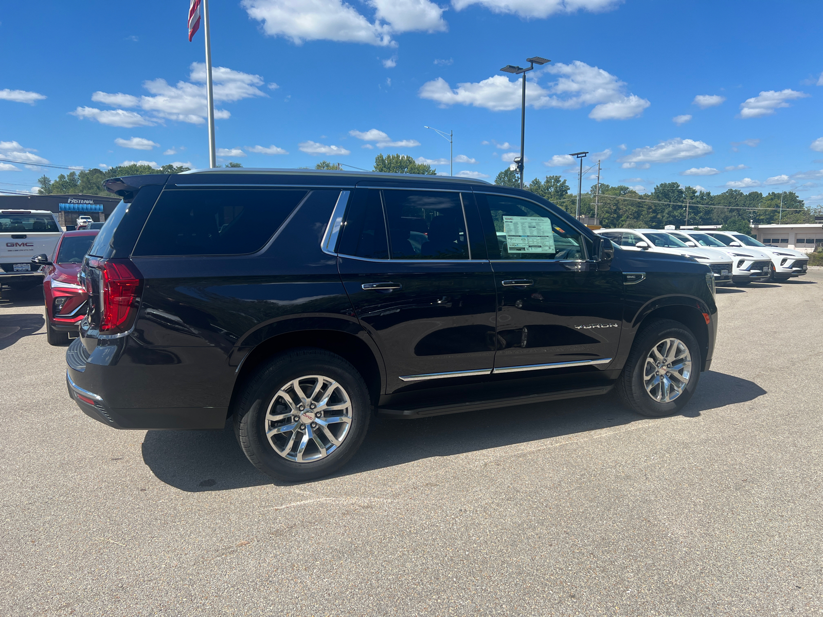 2024 GMC Yukon SLT 17