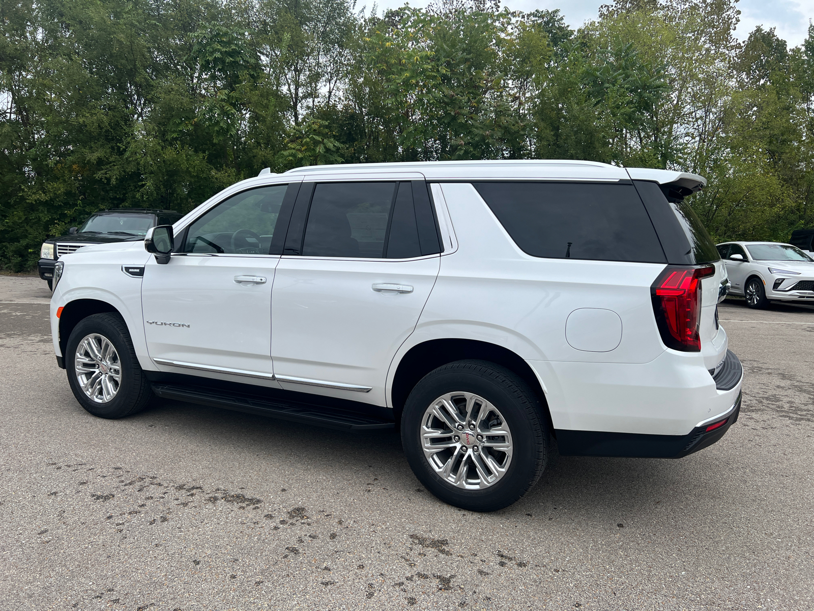 2024 GMC Yukon SLT 10