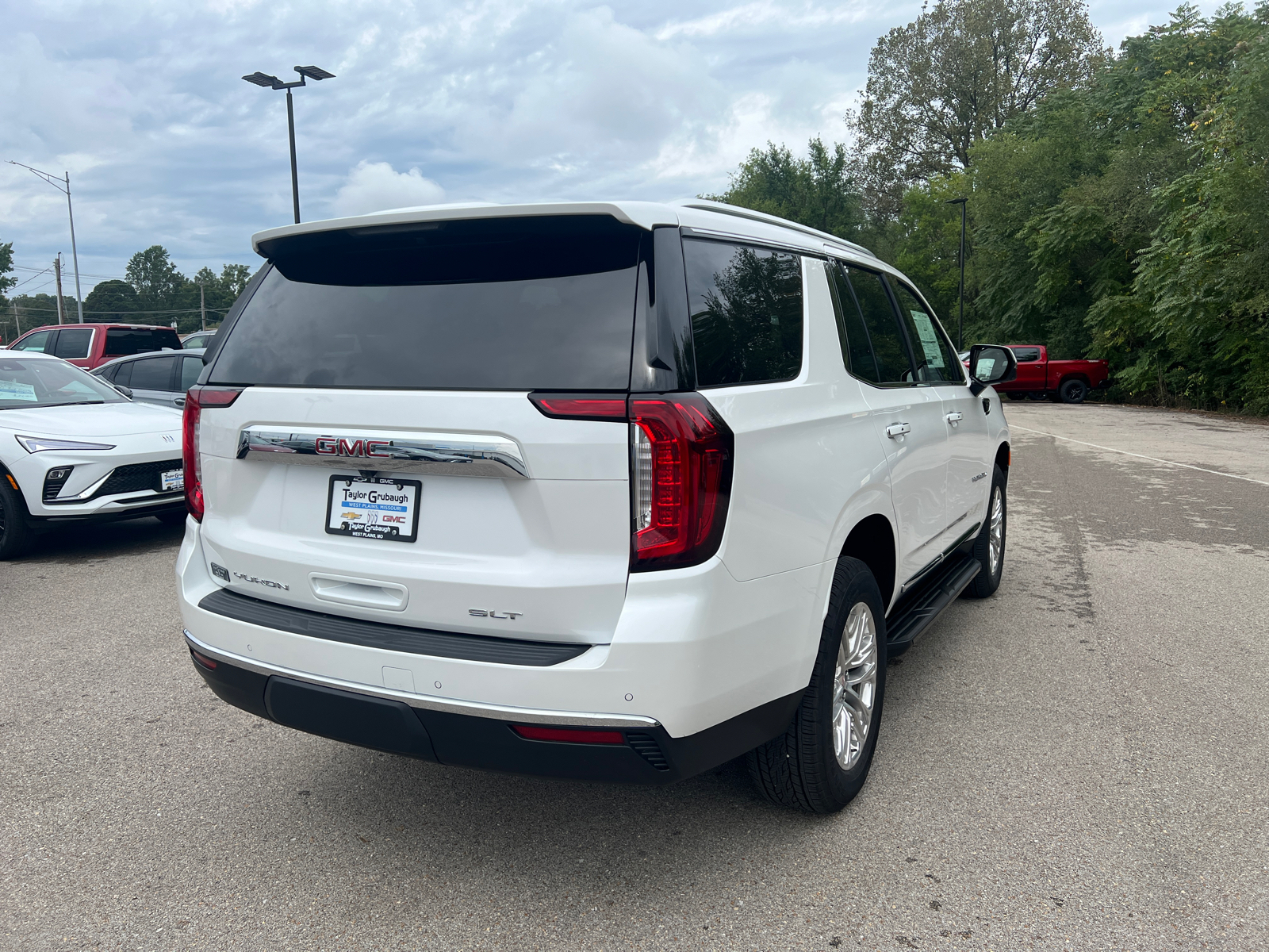 2024 GMC Yukon SLT 17