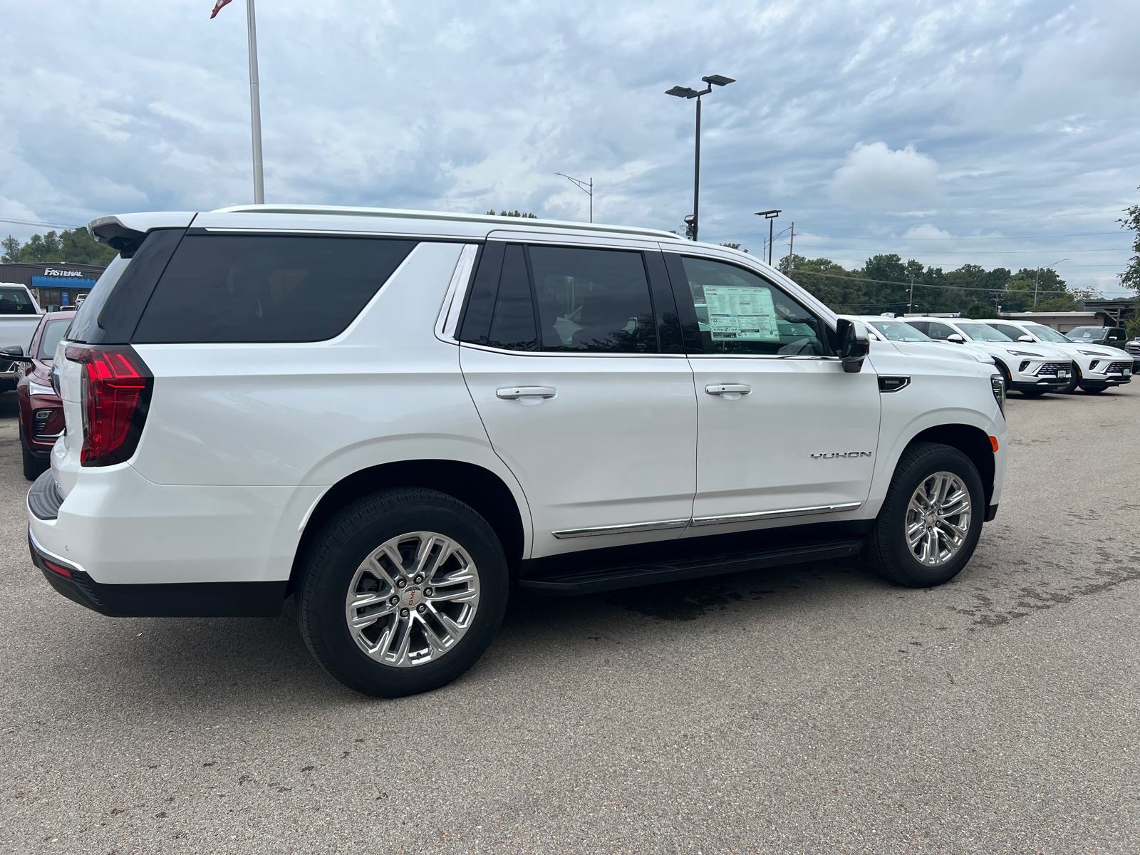 2024 GMC Yukon SLT 18