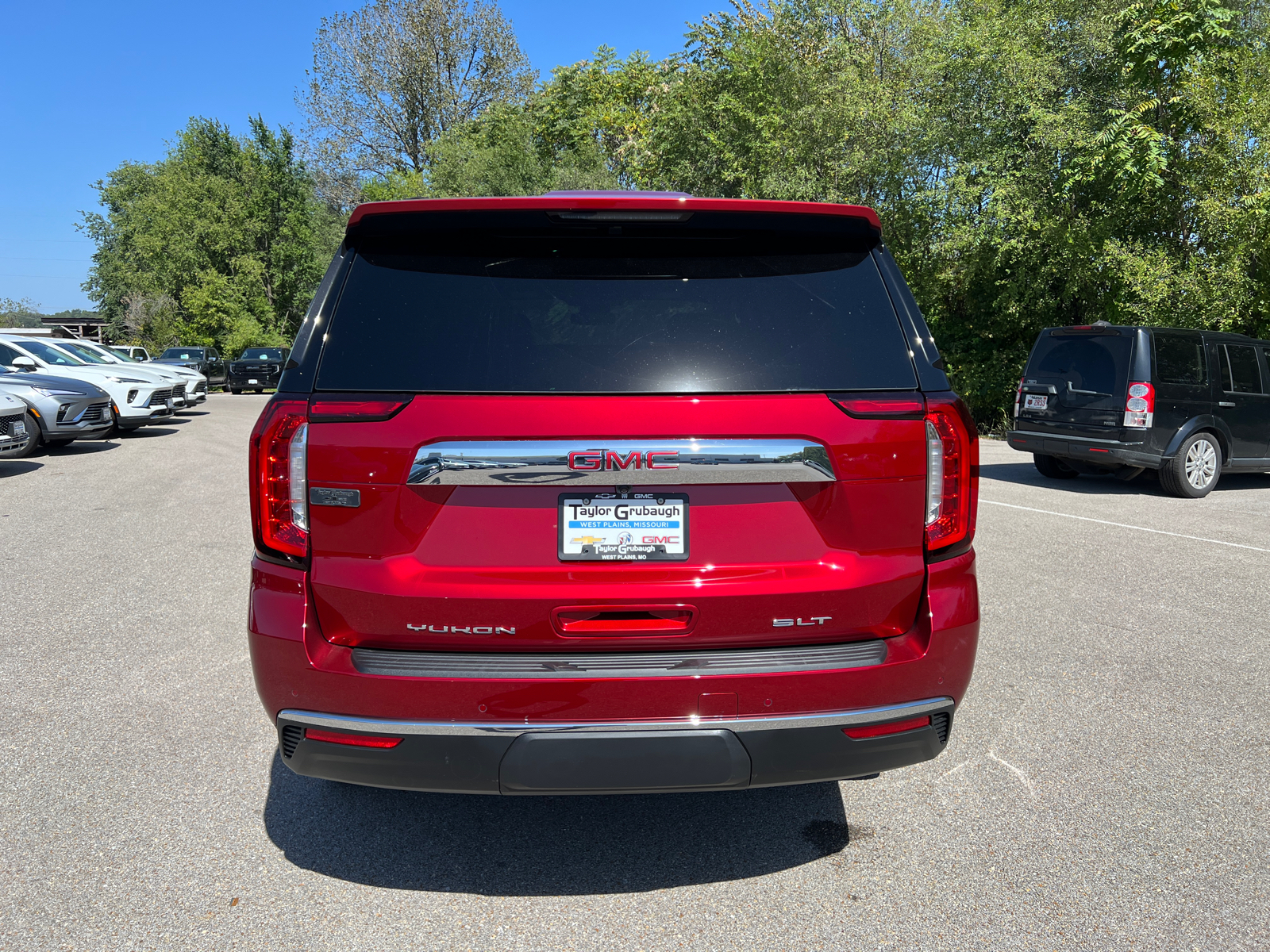 2024 GMC Yukon SLT 11