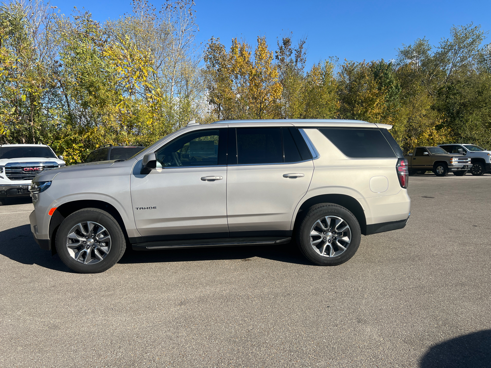 2024 Chevrolet Tahoe LS 8