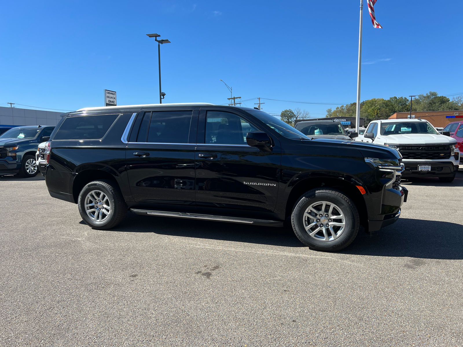 2024 Chevrolet Suburban LS 3