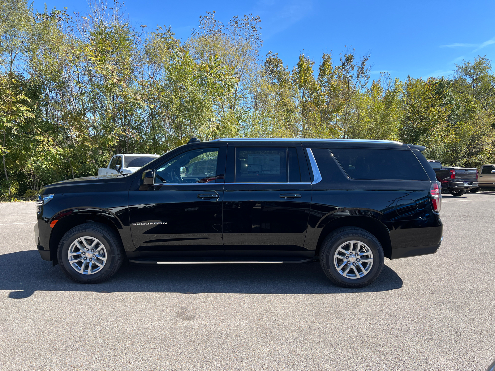 2024 Chevrolet Suburban LS 8