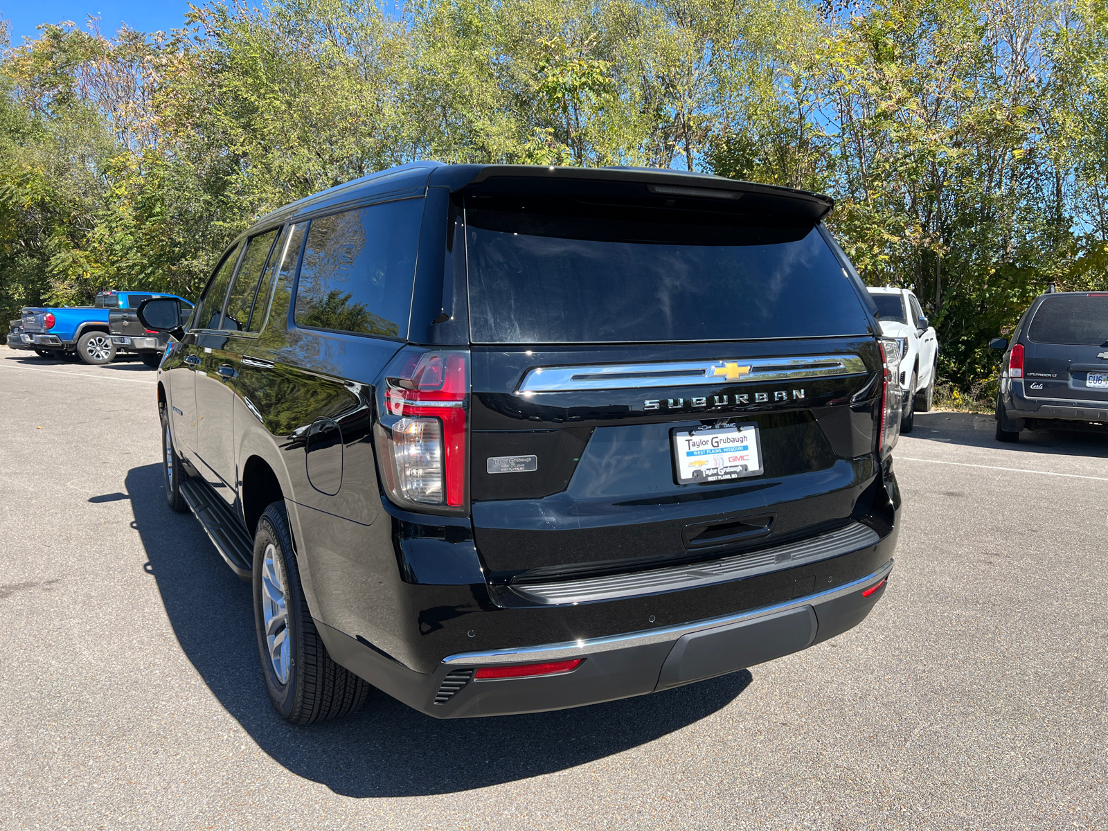 2024 Chevrolet Suburban LS 10