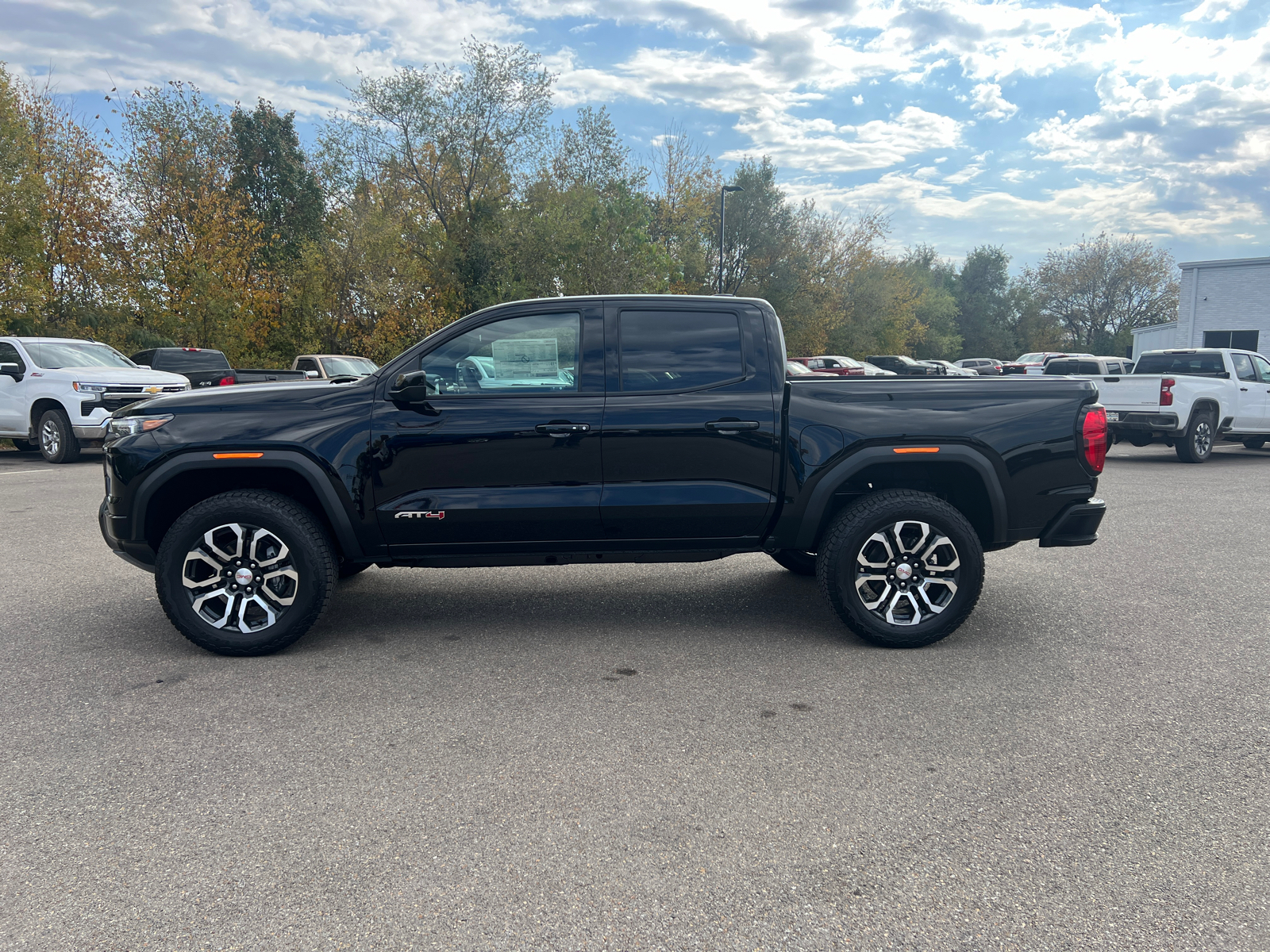 2024 GMC Canyon 4WD AT4 8