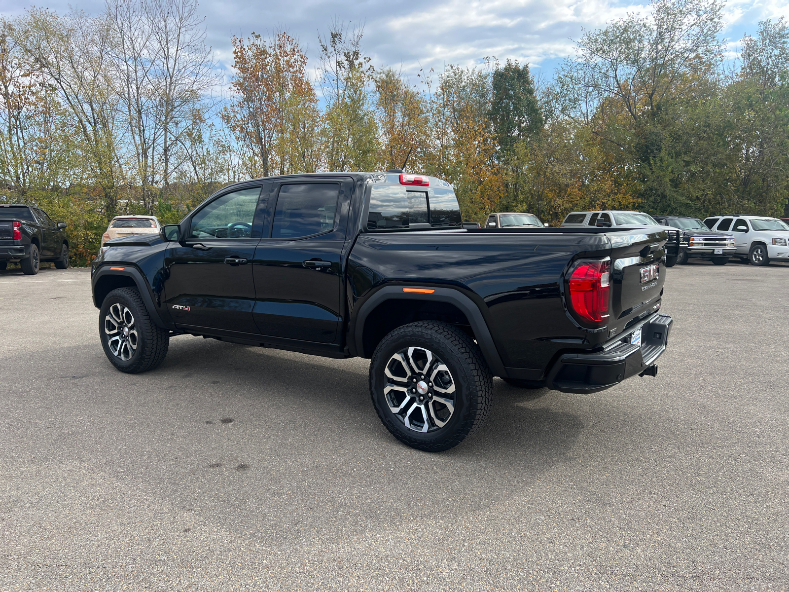 2024 GMC Canyon 4WD AT4 9