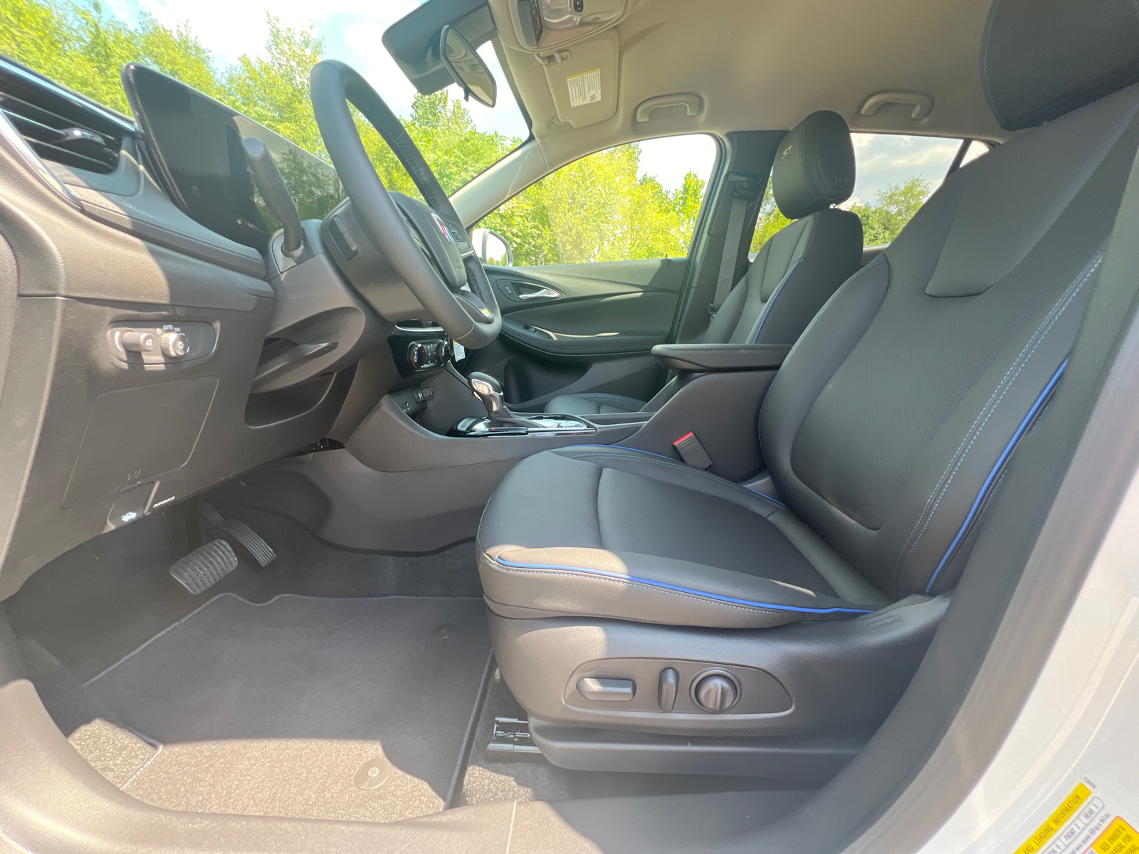 2025 Buick Encore GX Sport Touring 16