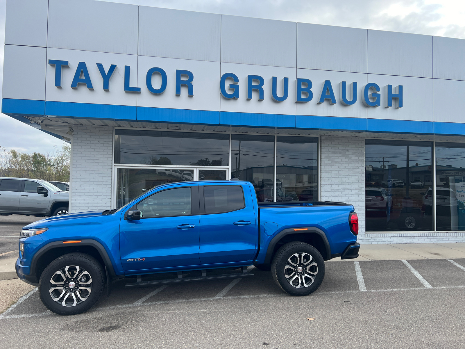 2024 GMC Canyon 4WD AT4 1