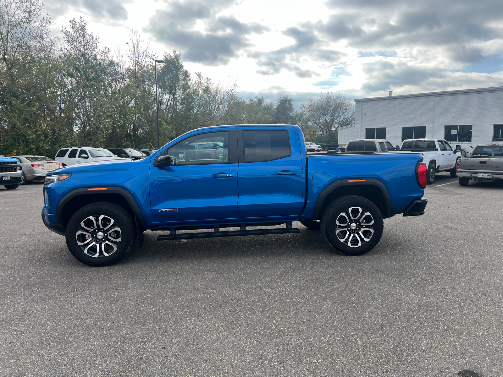 2024 GMC Canyon 4WD AT4 9