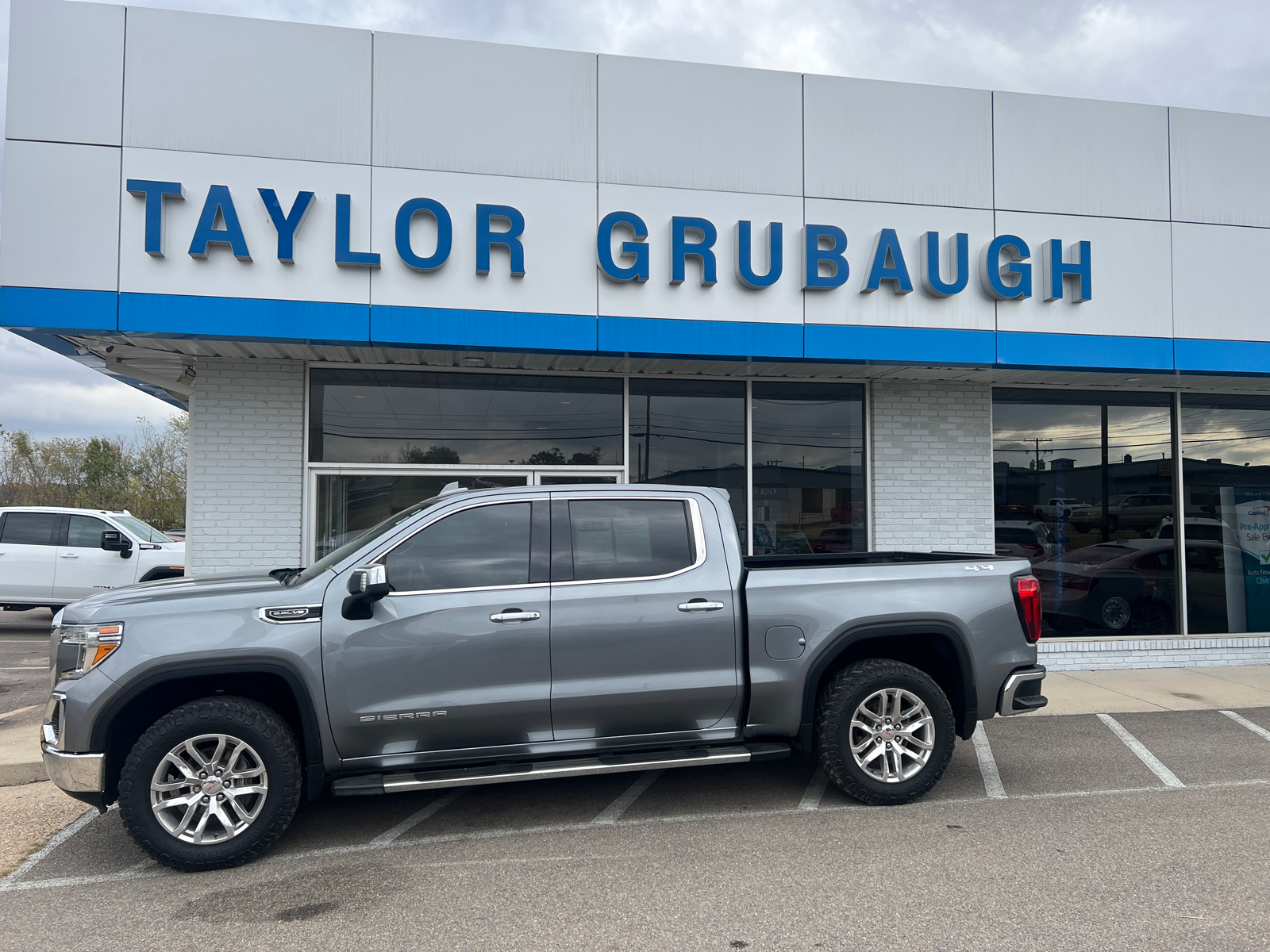 2019 GMC Sierra 1500 SLT 1