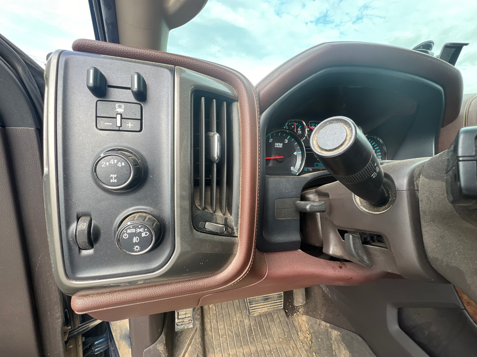 2019 Chevrolet Silverado 3500HD High Country 10