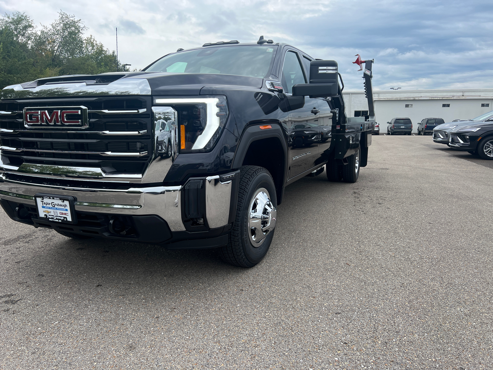 2025 GMC Sierra 3500HD CC SLE 8