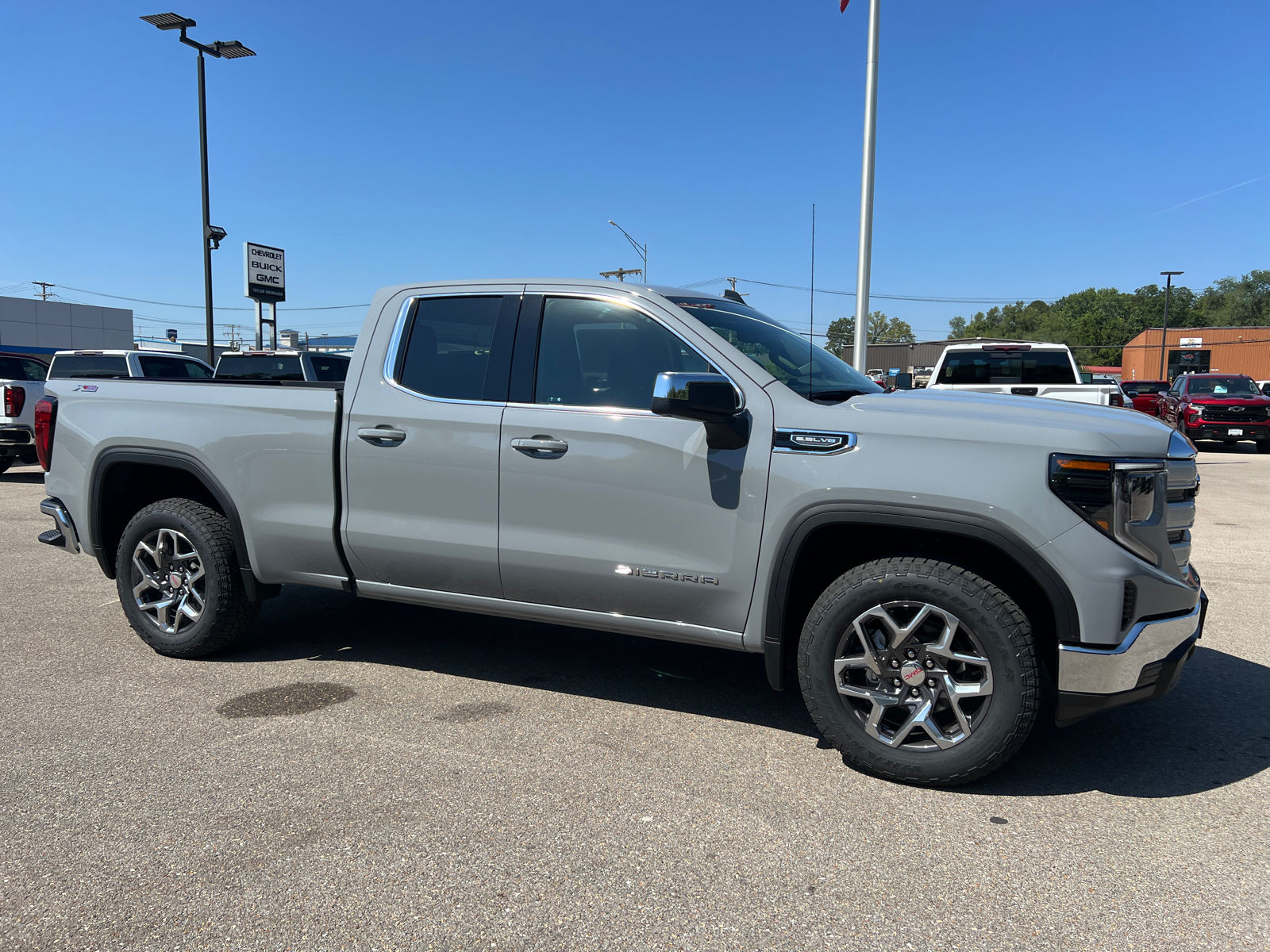 2025 GMC Sierra 1500 SLE 3