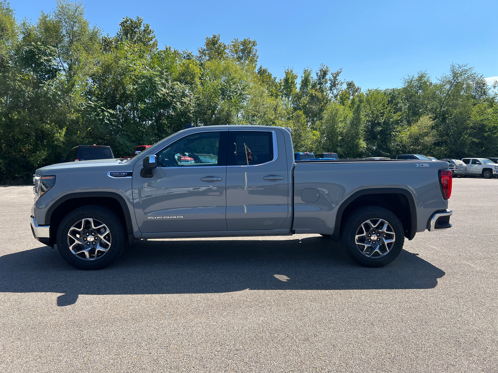 2025 GMC Sierra 1500 SLE 8