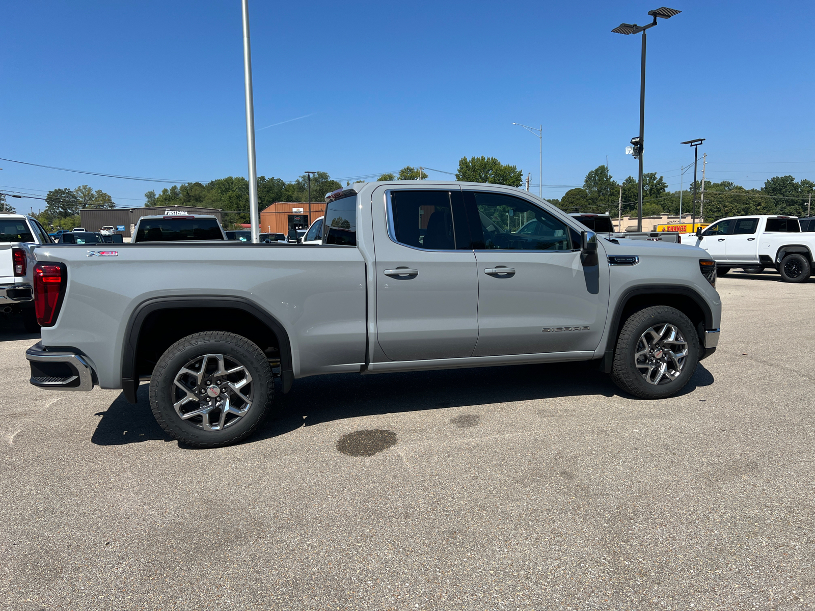 2025 GMC Sierra 1500 SLE 12