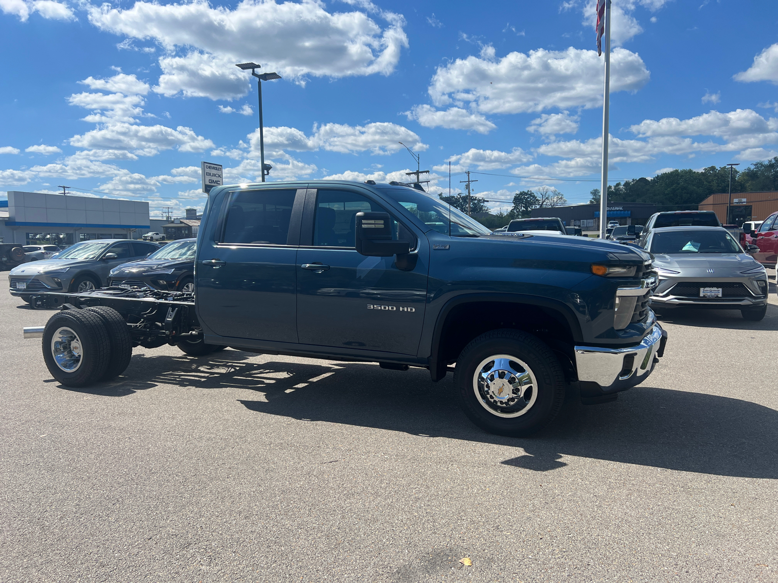 2025 Chevrolet Silverado 3500HD CC LT 3