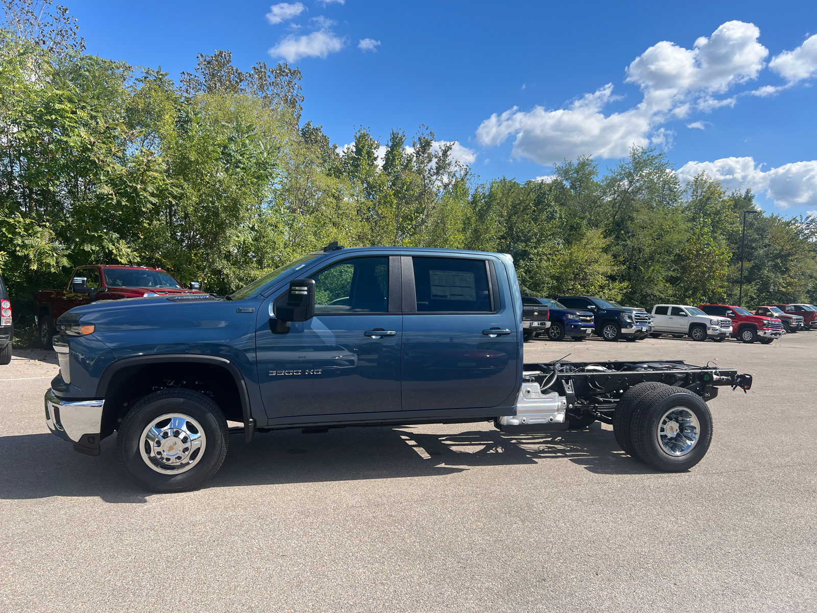 2025 Chevrolet Silverado 3500HD CC LT 9