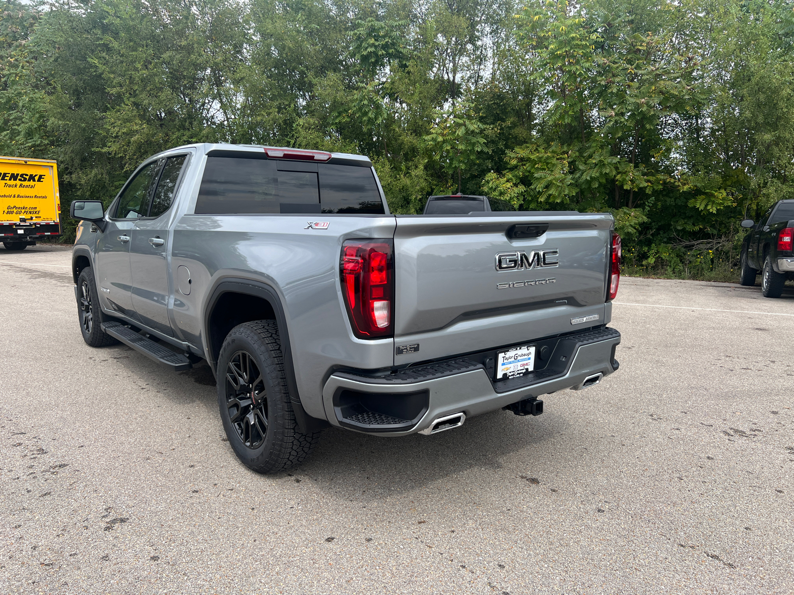 2025 GMC Sierra 1500 Elevation 11