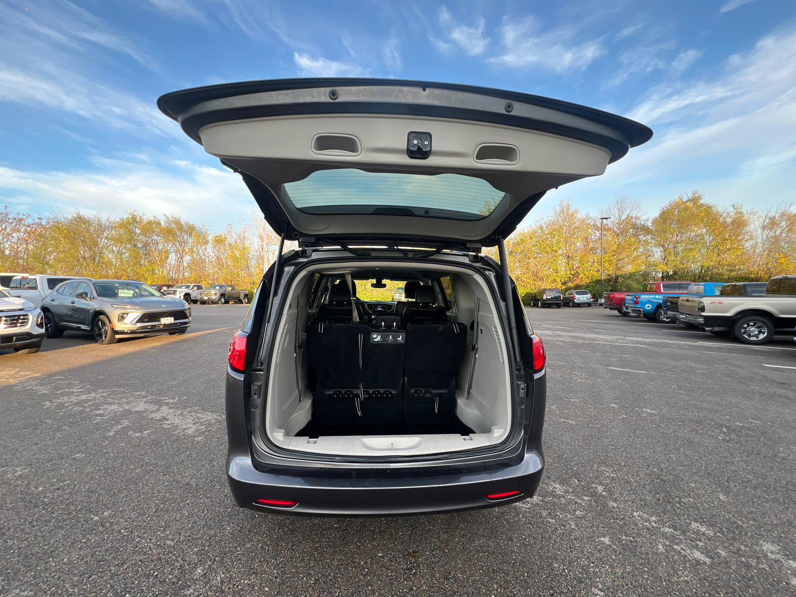 2020 Chrysler Voyager LXI 13