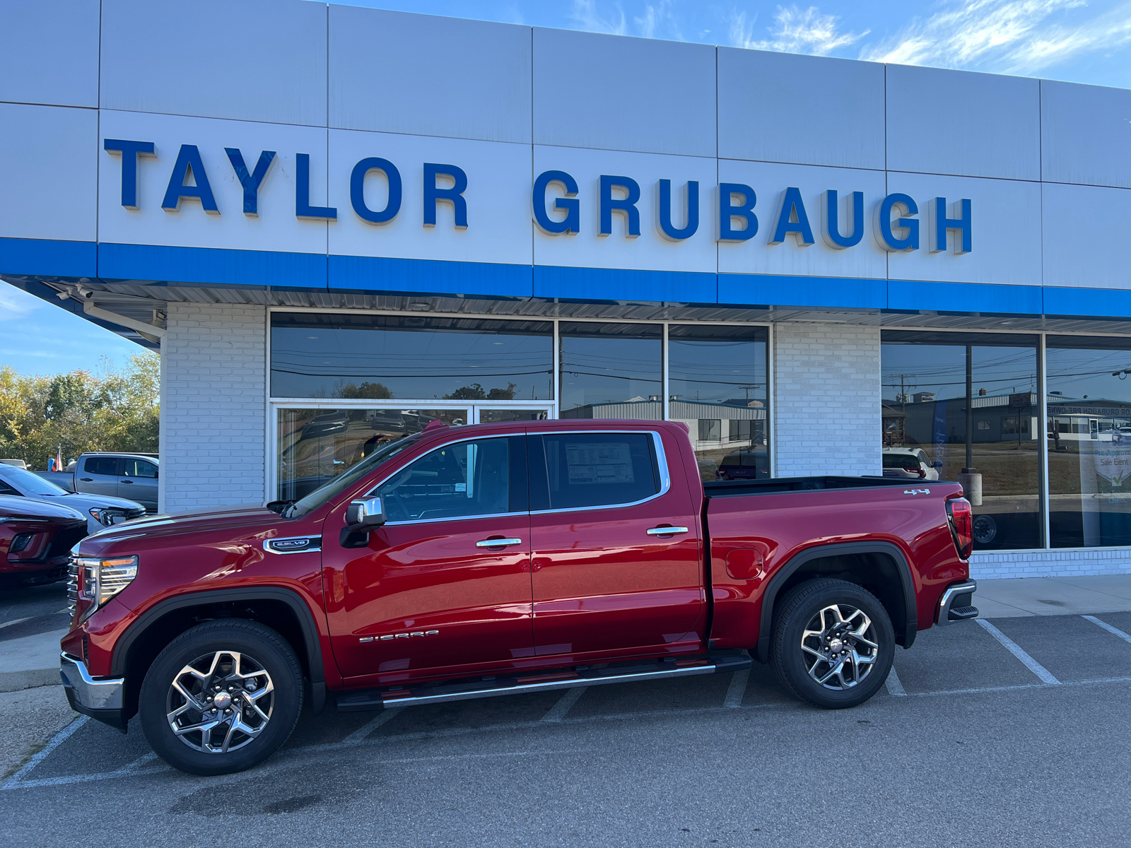 2025 GMC Sierra 1500 SLT 1