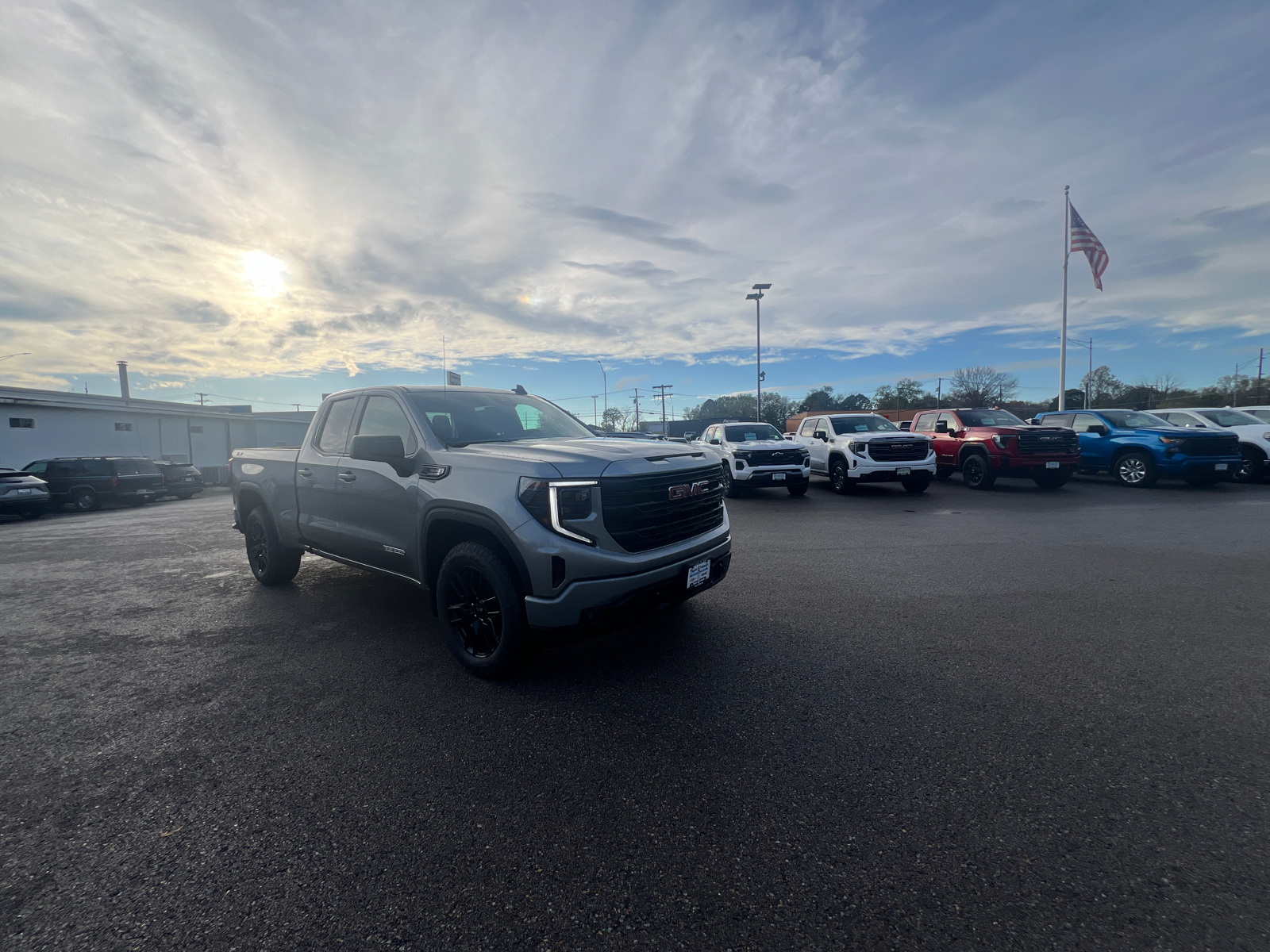 2025 GMC Sierra 1500 Elevation 2