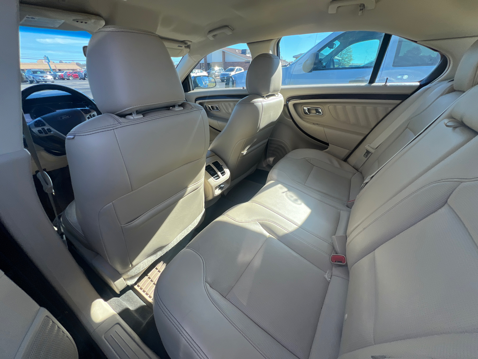 2014 Ford Taurus Limited 11