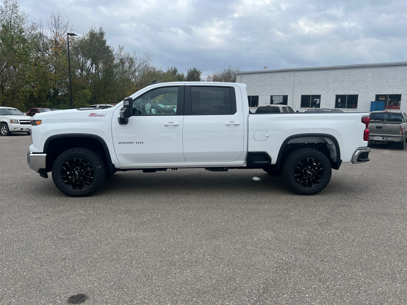 2025 Chevrolet Silverado 2500HD LT 8