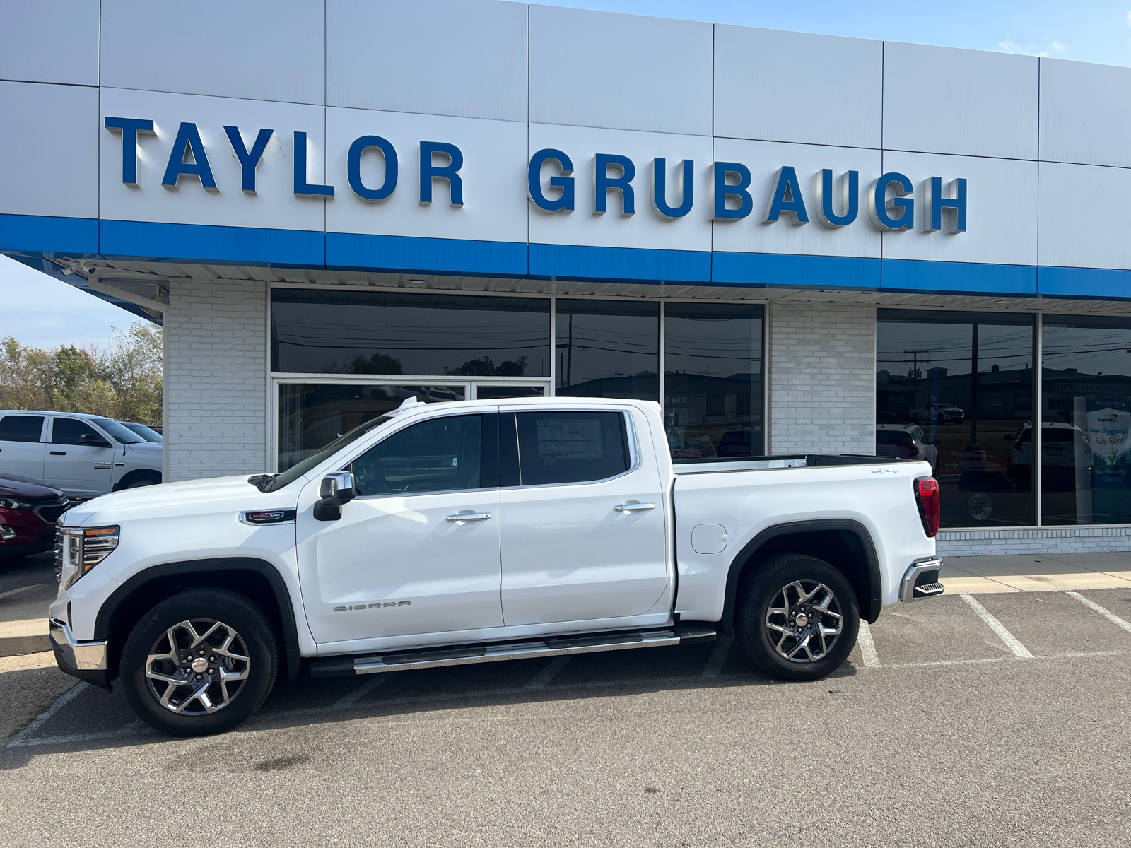 2025 GMC Sierra 1500 SLT 1