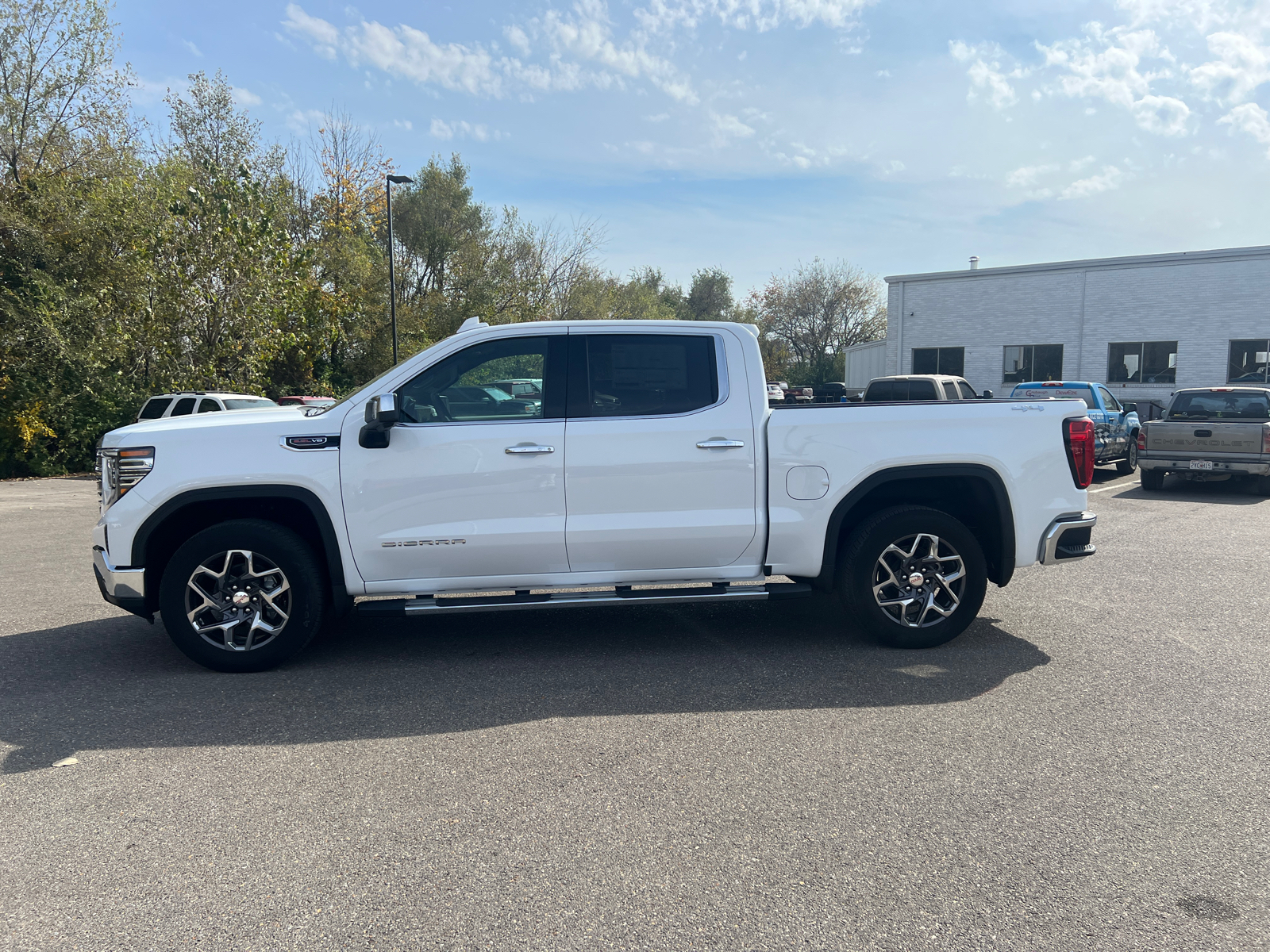 2025 GMC Sierra 1500 SLT 8