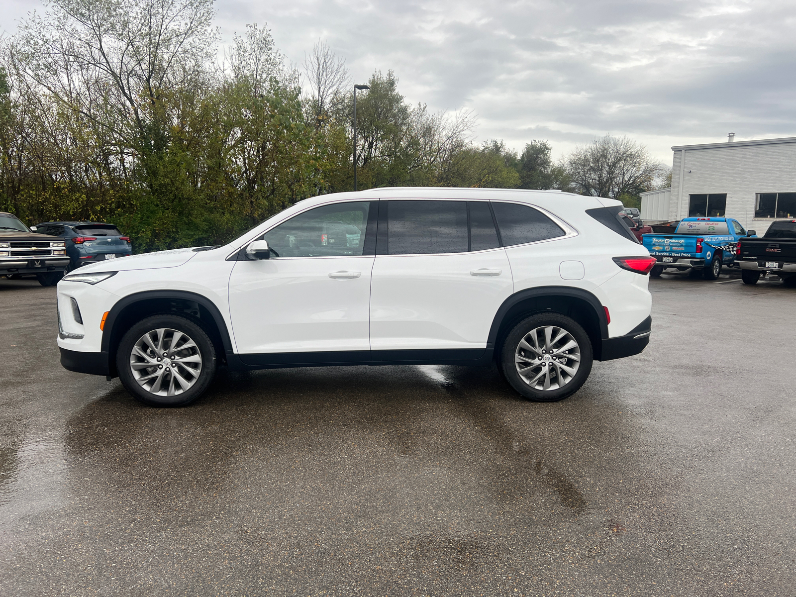 2025 Buick Enclave Preferred 8