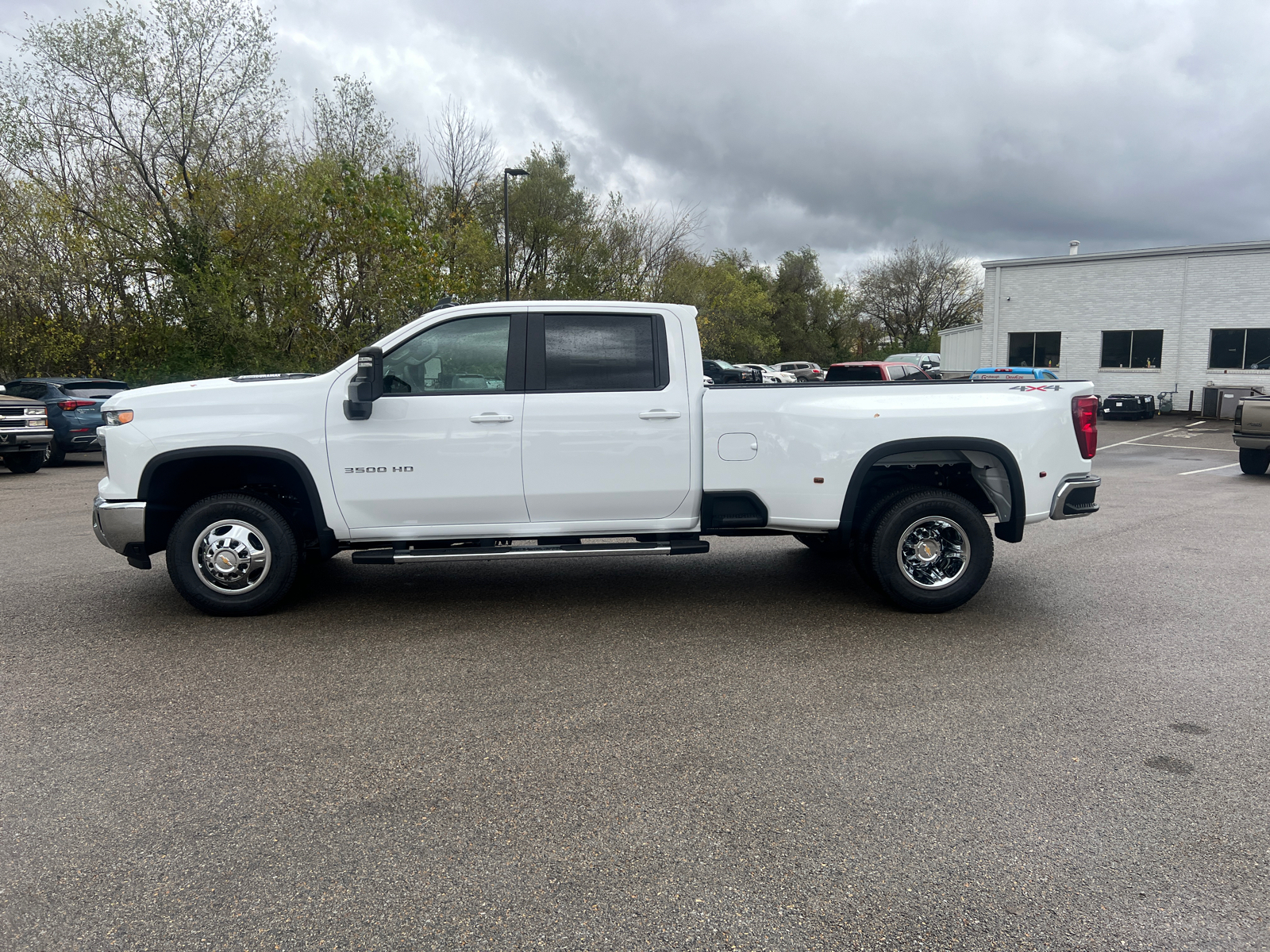 2025 Chevrolet Silverado 3500HD LT 8