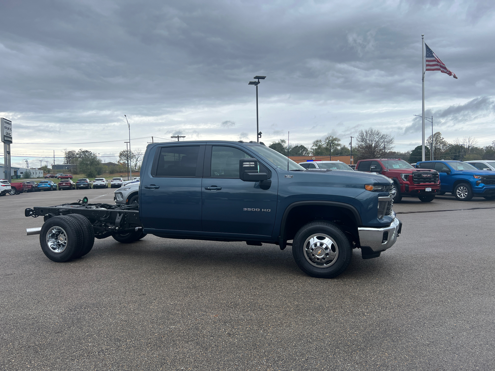 2025 Chevrolet Silverado 3500HD CC LT 3