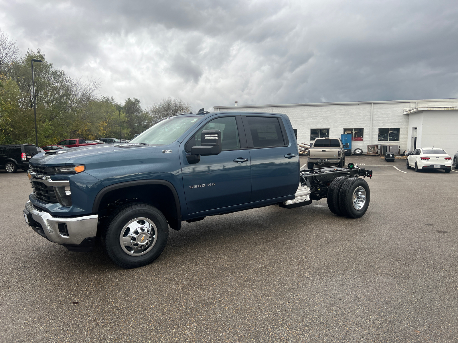 2025 Chevrolet Silverado 3500HD CC LT 8