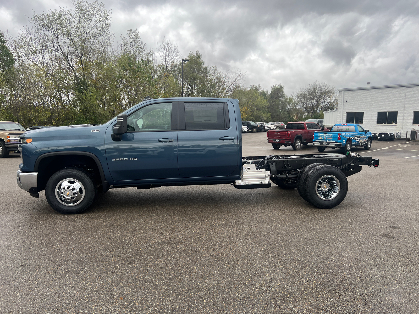 2025 Chevrolet Silverado 3500HD CC LT 9