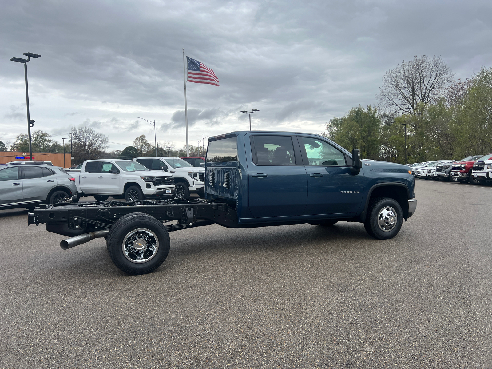 2025 Chevrolet Silverado 3500HD CC LT 16