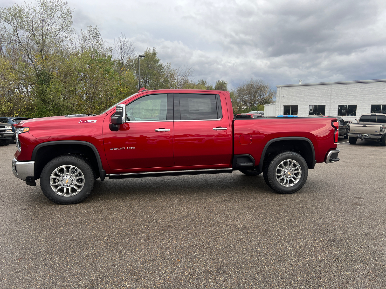 2025 Chevrolet Silverado 3500HD LTZ 8