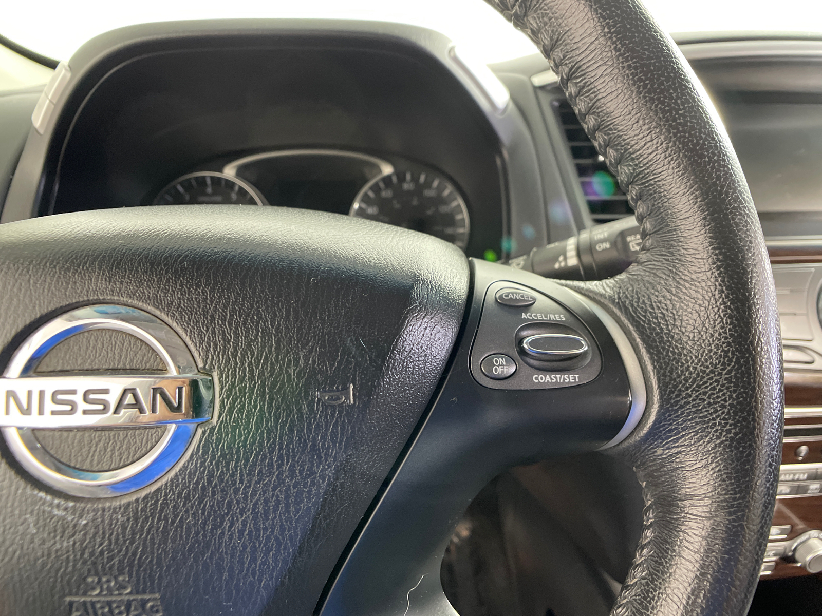 2016 Nissan Pathfinder SL 18