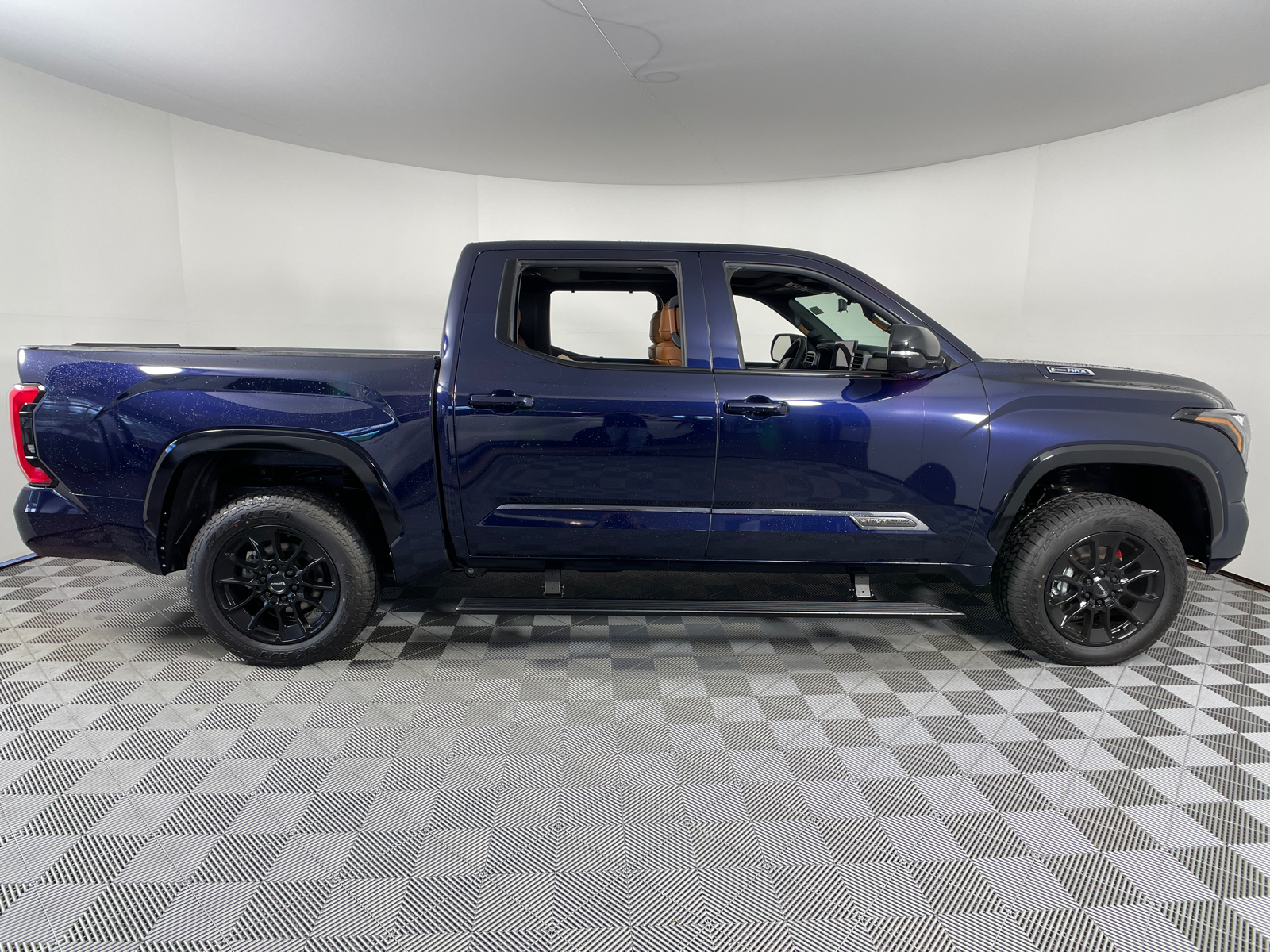 2024 Toyota Tundra Hybrid Limited 8