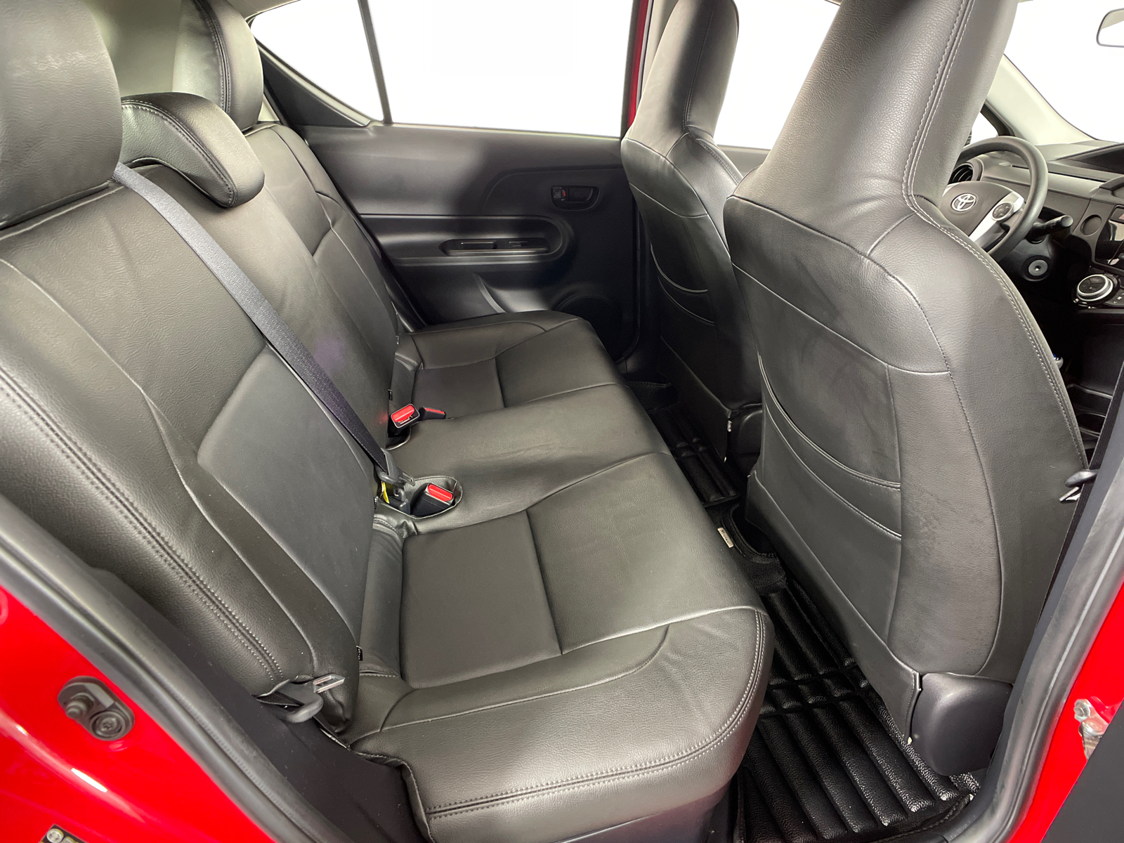 2017 Toyota Prius c One 10